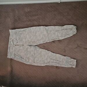 Athleta khaki & white camouflage linen joggers